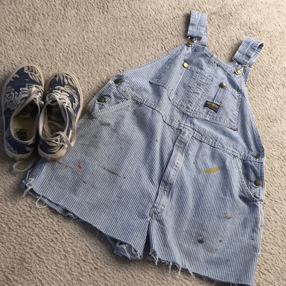 OSHKOSH B’GOSH/RAILROAD STRIPE PAINT SPLATTER DISTRESSED SHORT OVERALLS - Picture 1 of 7